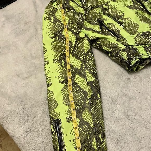 BCBG - Melanie Lambskin Leather Cropped Jacket Green Python Print - M and L - Picture 5 of 13